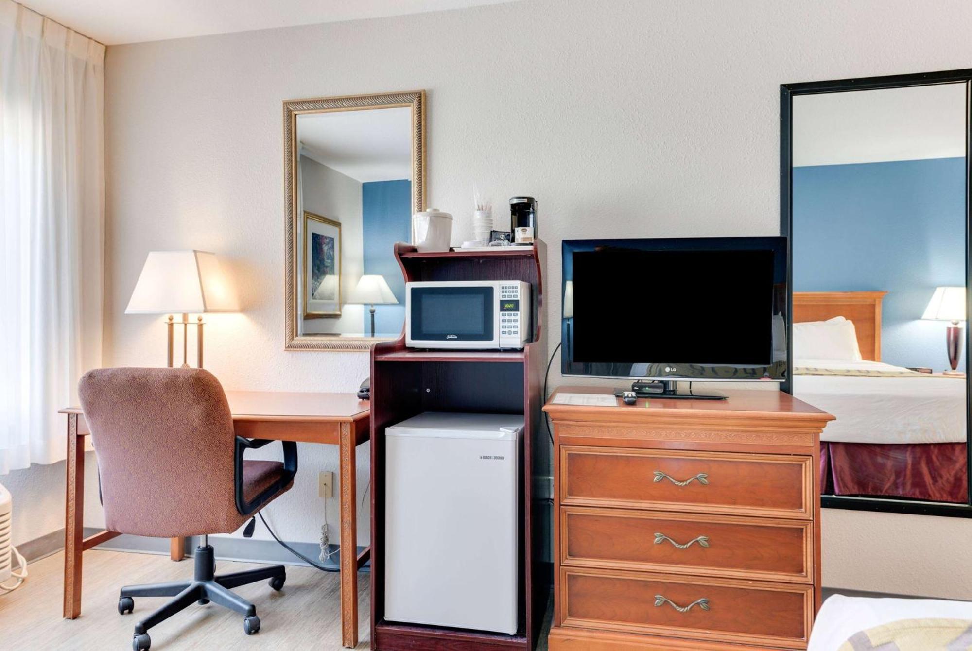 Hotel Baymont By Wyndham Salida Extérieur photo
