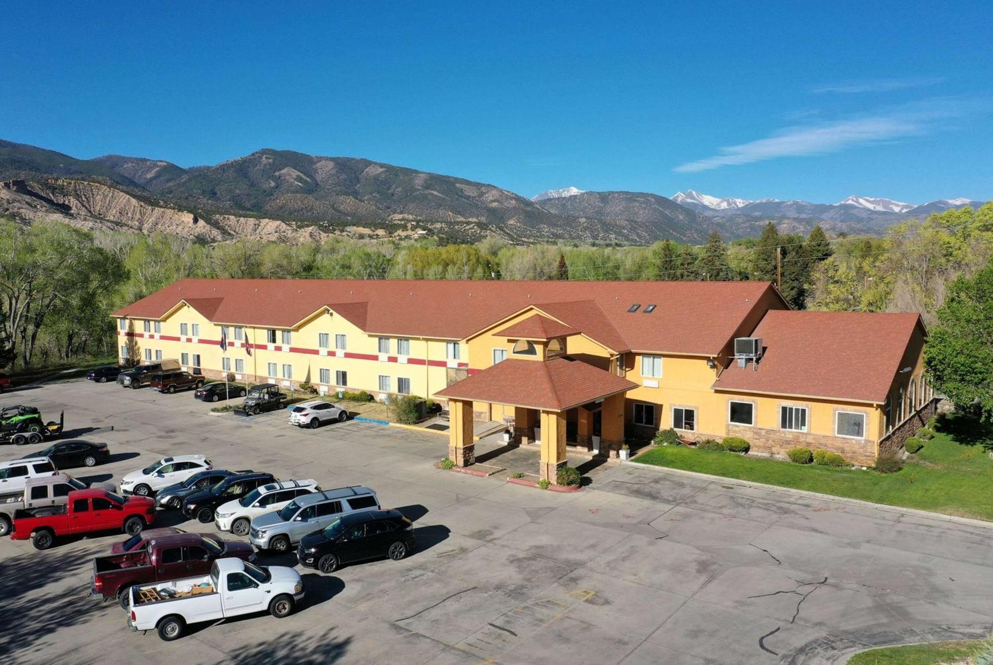Hotel Baymont By Wyndham Salida Extérieur photo