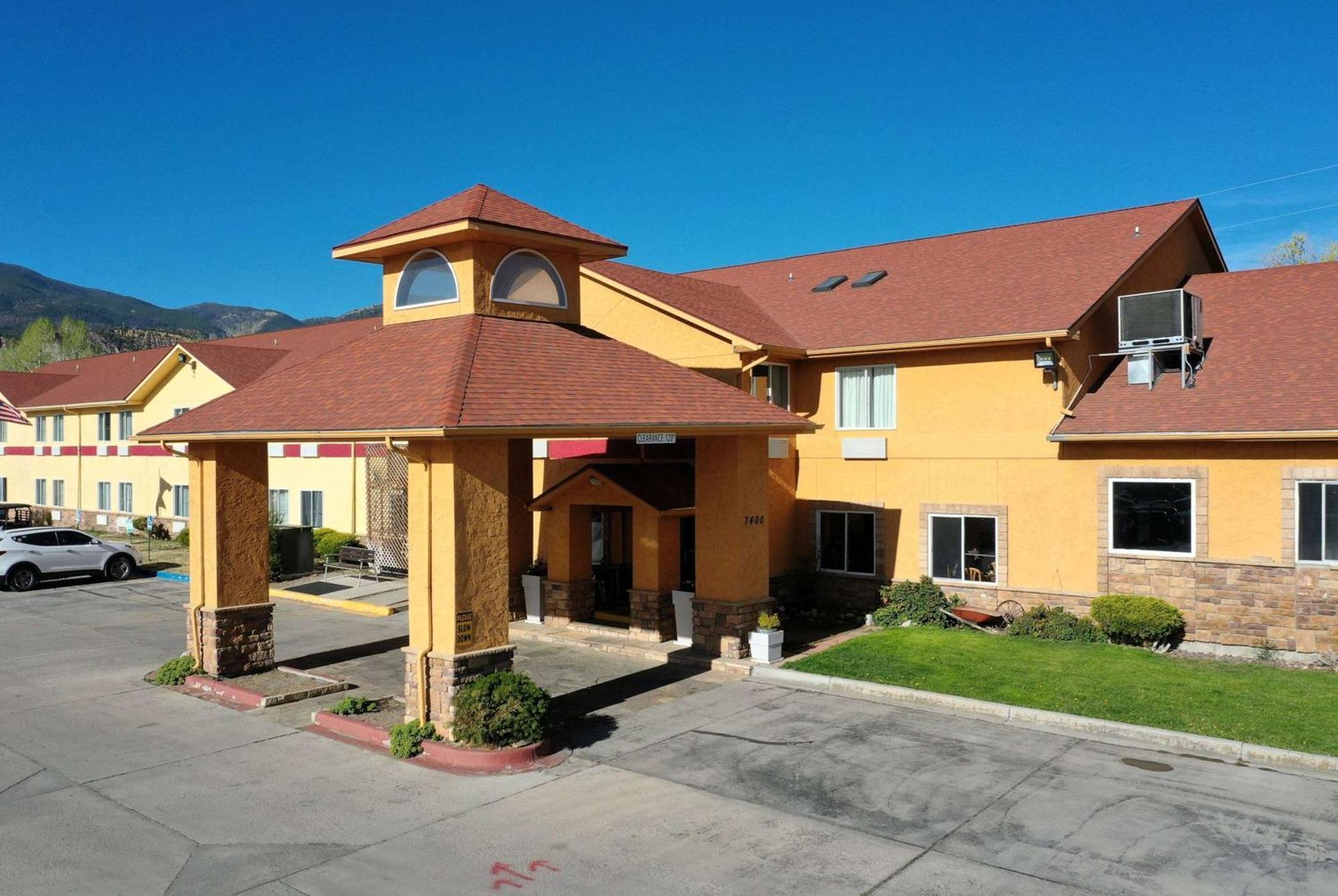 Hotel Baymont By Wyndham Salida Extérieur photo