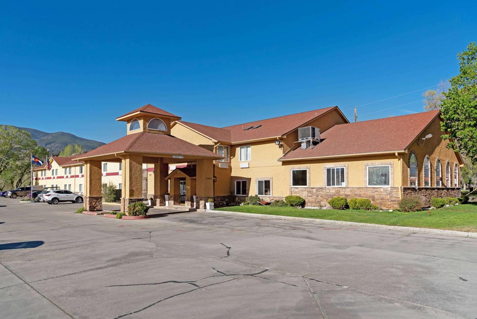 Hotel Baymont By Wyndham Salida Extérieur photo